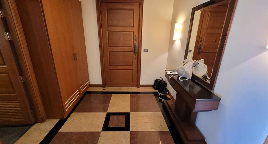 Wohnung zur Miete mit 3 Zimmer in Khlong Toei, Bangkok