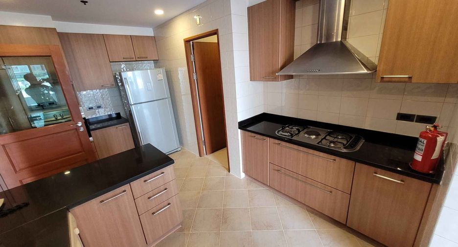 Wohnung zur Miete mit 3 Zimmer in Khlong Toei, Bangkok