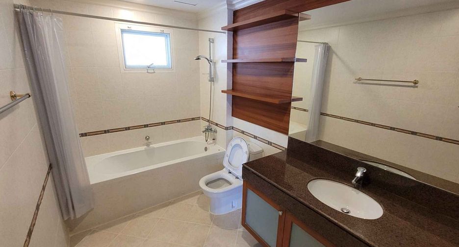 Wohnung zur Miete mit 3 Zimmer in Khlong Toei, Bangkok
