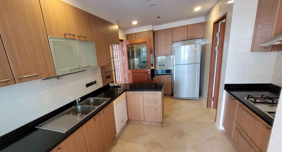 Wohnung zur Miete mit 3 Zimmer in Khlong Toei, Bangkok