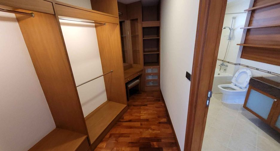 Wohnung zur Miete mit 3 Zimmer in Khlong Toei, Bangkok