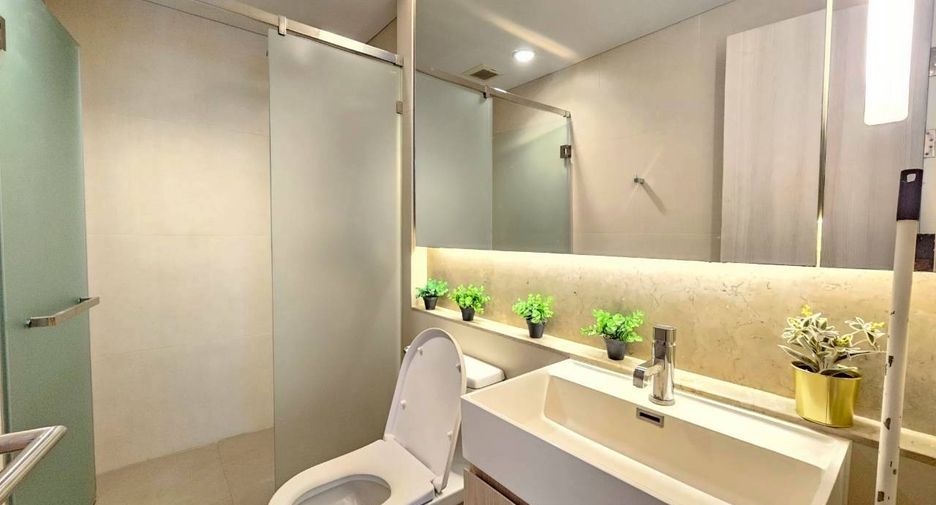 For rent 2 bedrooms condo in Khlong Toei, Bangkok