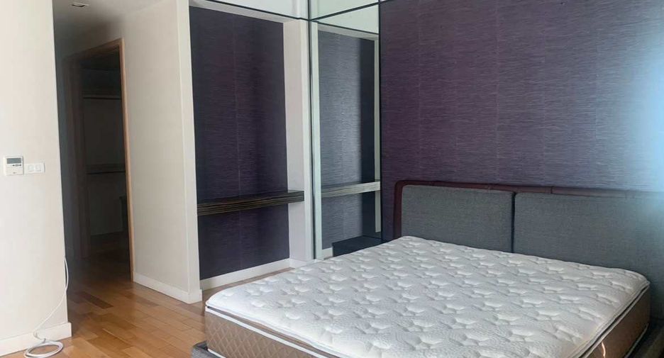 For rent 3 bedrooms condo in Khlong Toei, Bangkok