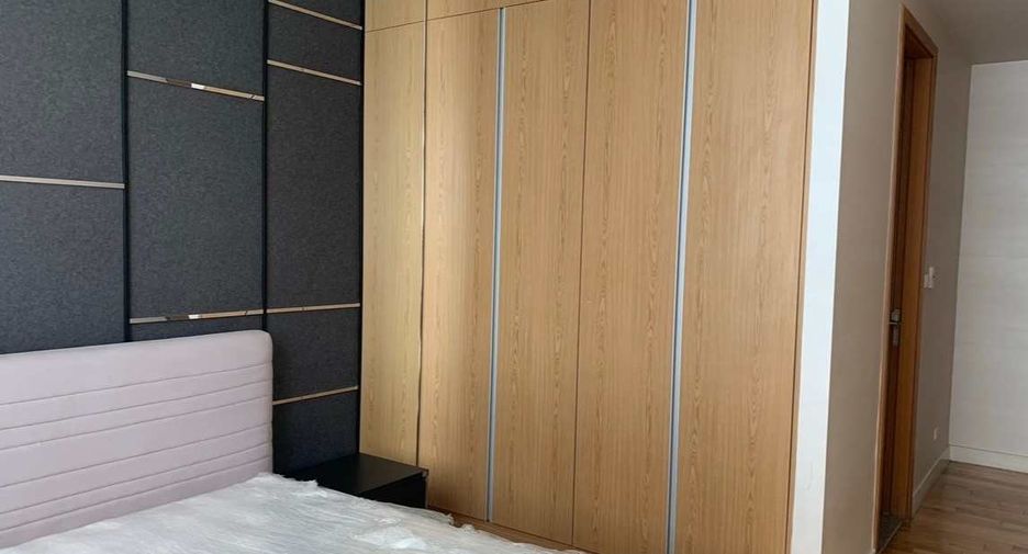 For rent 3 bedrooms condo in Khlong Toei, Bangkok