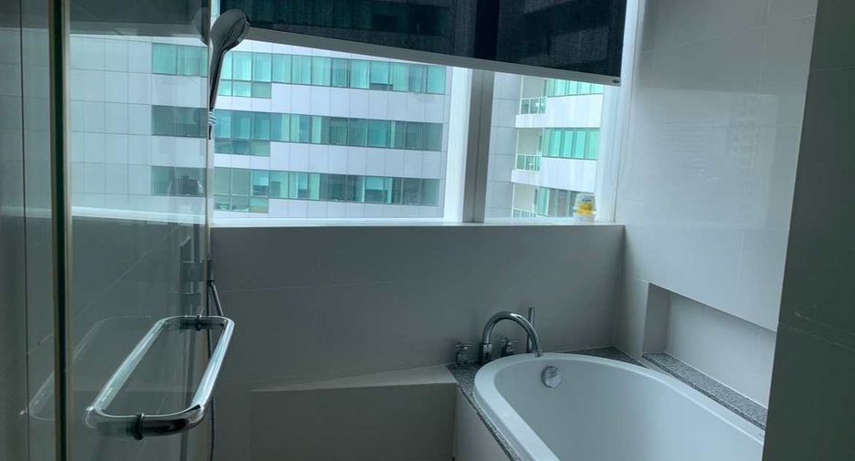 For rent 3 bedrooms condo in Khlong Toei, Bangkok