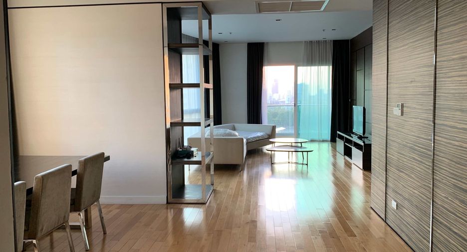 For rent 3 bedrooms condo in Khlong Toei, Bangkok
