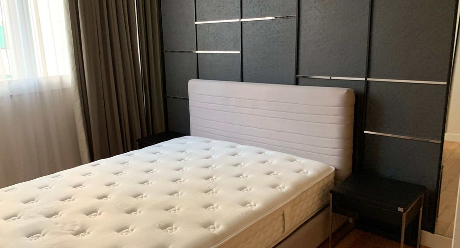 For rent 3 bedrooms condo in Khlong Toei, Bangkok