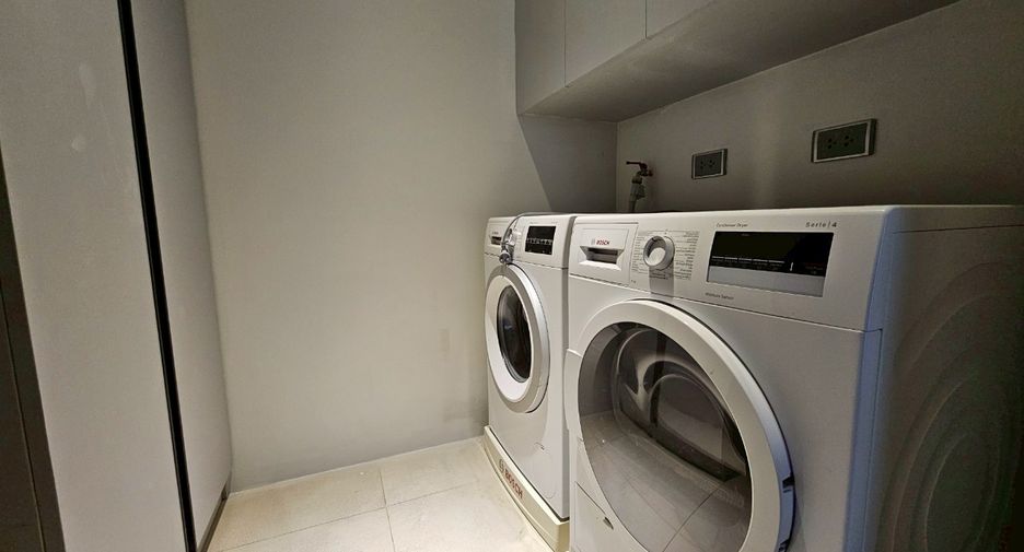 For rent 2 bedrooms condo in Khlong Toei, Bangkok