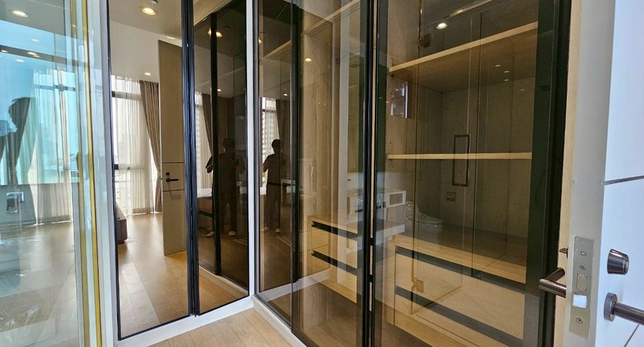 For rent 2 bedrooms condo in Khlong Toei, Bangkok