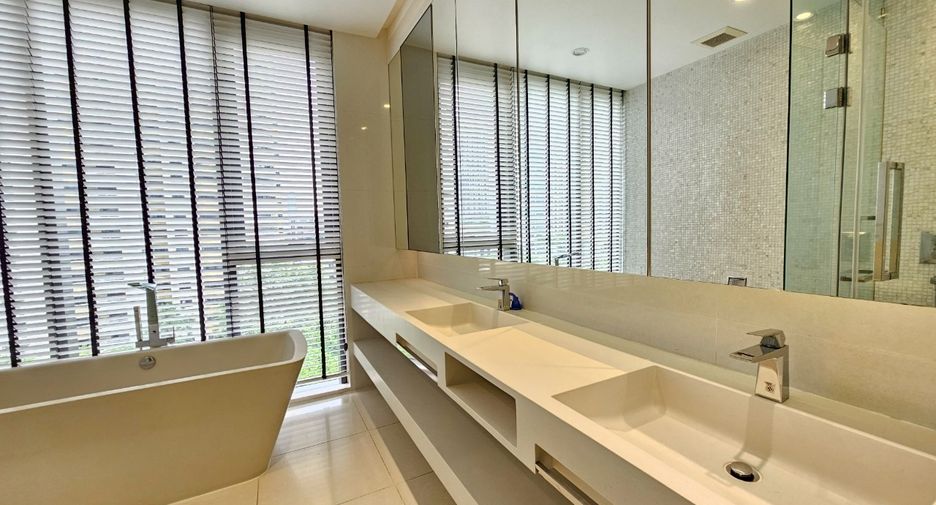 For rent 2 bedrooms condo in Khlong Toei, Bangkok