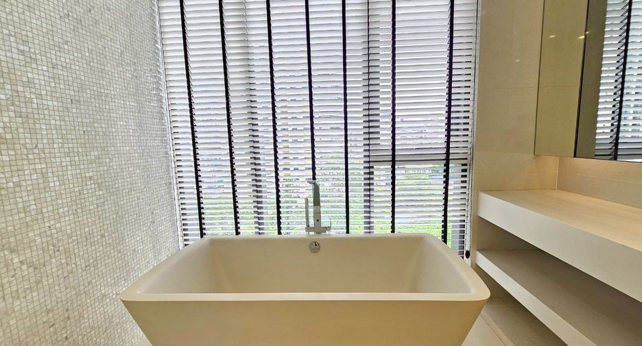For rent 2 bedrooms condo in Khlong Toei, Bangkok