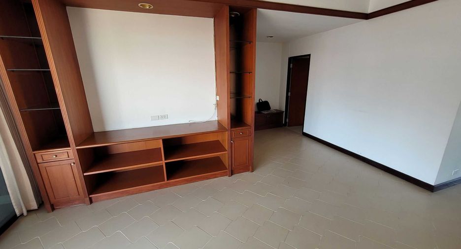 For rent 3 ベッドルーム condo in Watthana, Bangkok