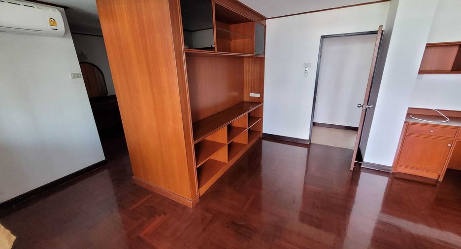 For rent 3 ベッドルーム condo in Watthana, Bangkok