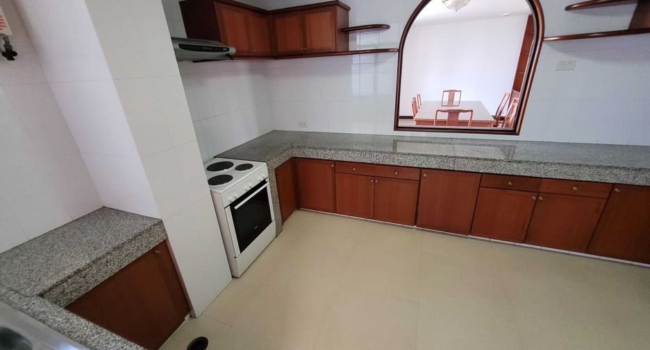 For rent 3 ベッドルーム condo in Watthana, Bangkok