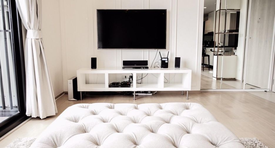 For rent 2 bedrooms condo in Watthana, Bangkok