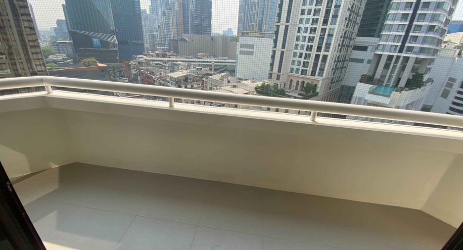 For rent 3 bedrooms condo in Khlong Toei, Bangkok