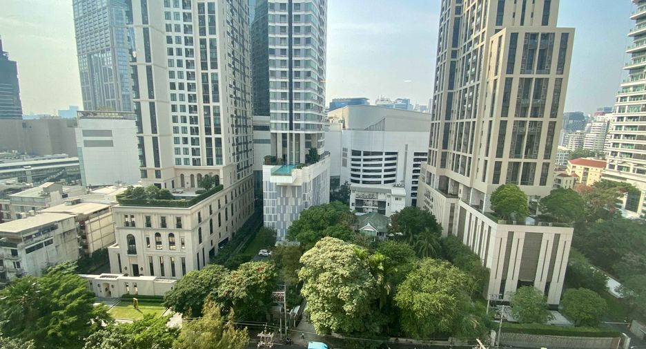 For rent 3 bedrooms condo in Khlong Toei, Bangkok