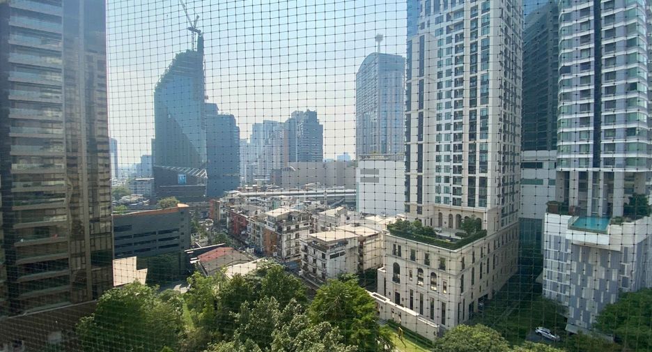 For rent 3 bedrooms condo in Khlong Toei, Bangkok