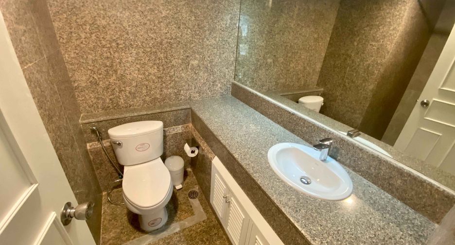 For rent 3 bedrooms condo in Khlong Toei, Bangkok