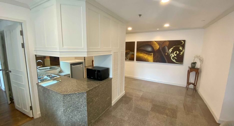 For rent 3 bedrooms condo in Khlong Toei, Bangkok