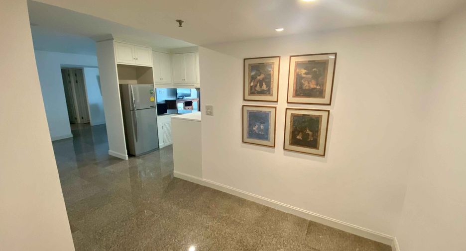 For rent 3 bedrooms condo in Khlong Toei, Bangkok