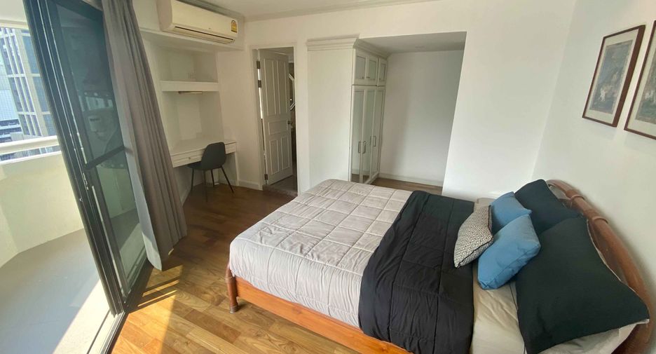 For rent 3 bedrooms condo in Khlong Toei, Bangkok