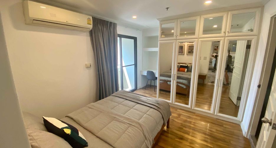 For rent 3 bedrooms condo in Khlong Toei, Bangkok