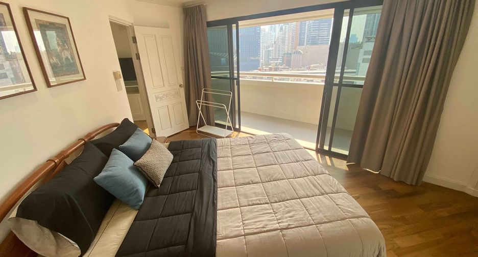 For rent 3 bedrooms condo in Khlong Toei, Bangkok