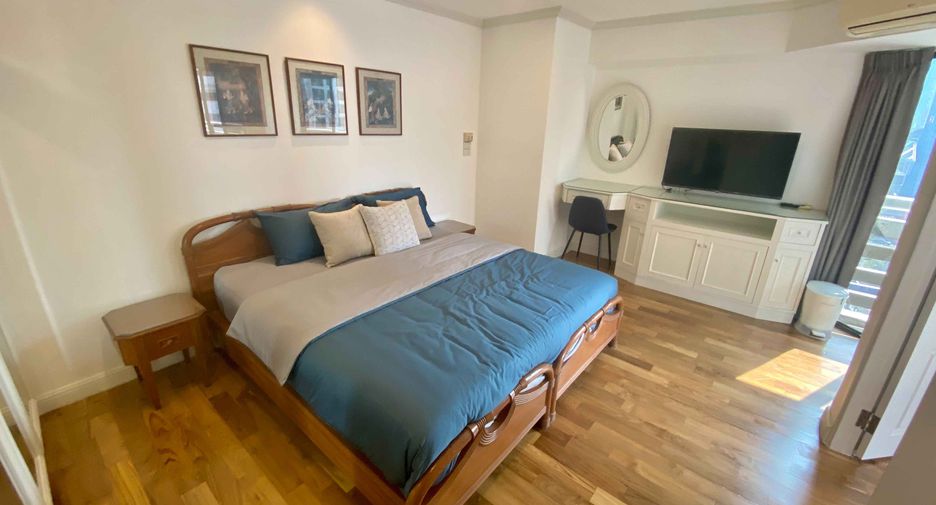 For rent 3 bedrooms condo in Khlong Toei, Bangkok
