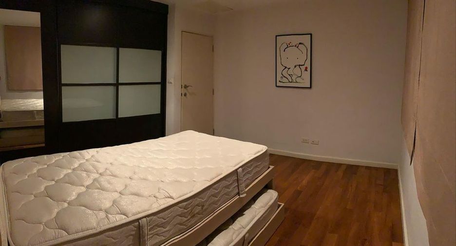For rent 3 bedrooms condo in Watthana, Bangkok