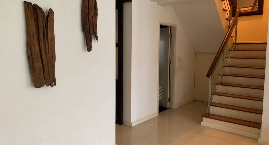 For rent 3 bedrooms condo in Watthana, Bangkok