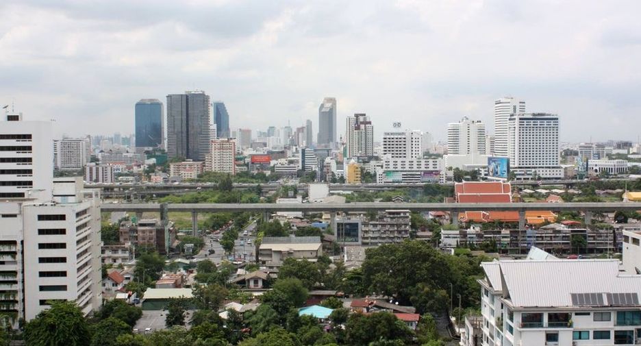 For rent 3 bedrooms condo in Watthana, Bangkok