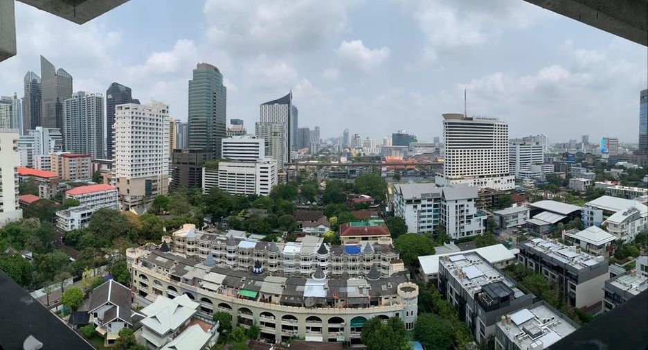 For rent 3 bedrooms condo in Watthana, Bangkok