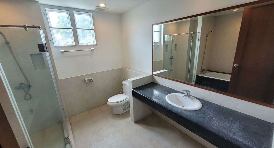 For rent 2 ベッドルーム condo in Watthana, Bangkok