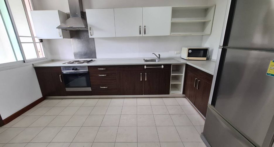 For rent 2 ベッドルーム condo in Watthana, Bangkok