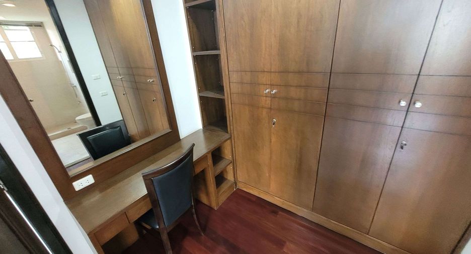 For rent 2 ベッドルーム condo in Watthana, Bangkok