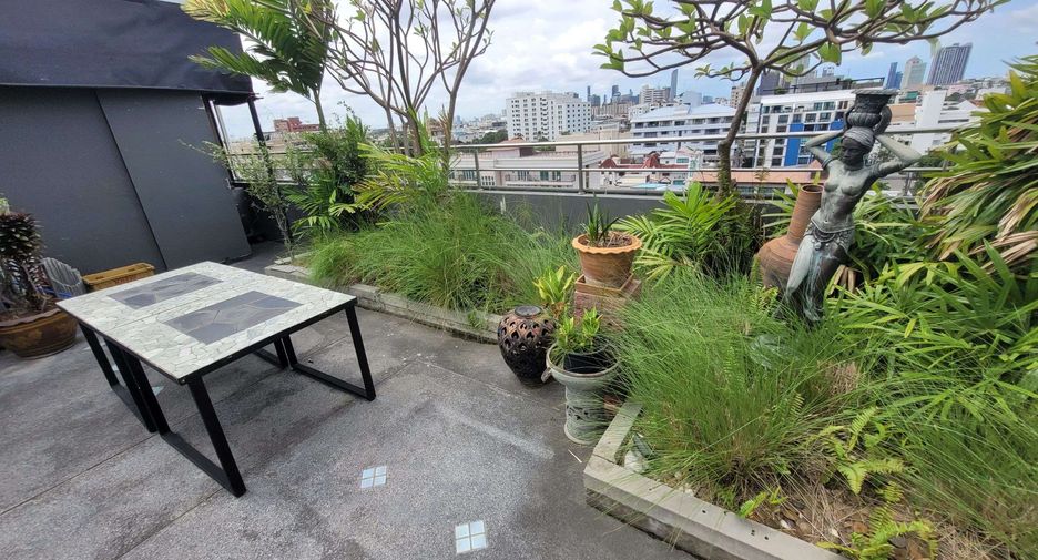 For rent 2 ベッドルーム condo in Watthana, Bangkok