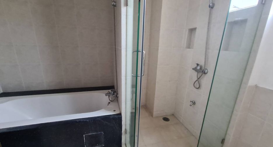 For rent 2 ベッドルーム condo in Watthana, Bangkok