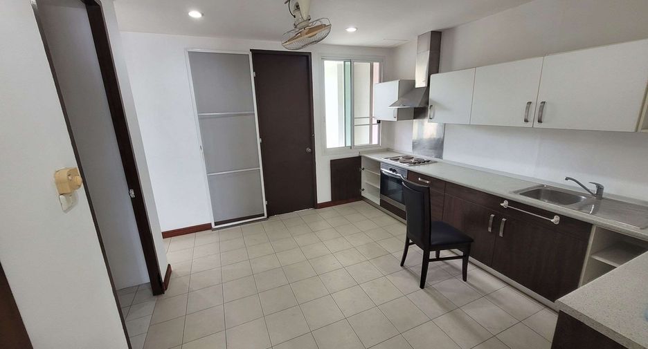 For rent 2 ベッドルーム condo in Watthana, Bangkok