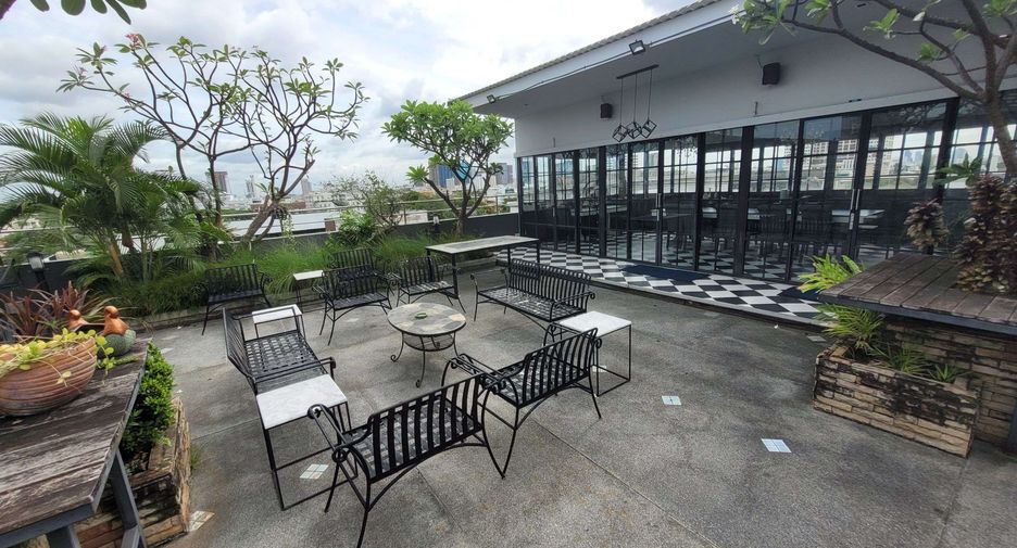 For rent 2 ベッドルーム condo in Watthana, Bangkok