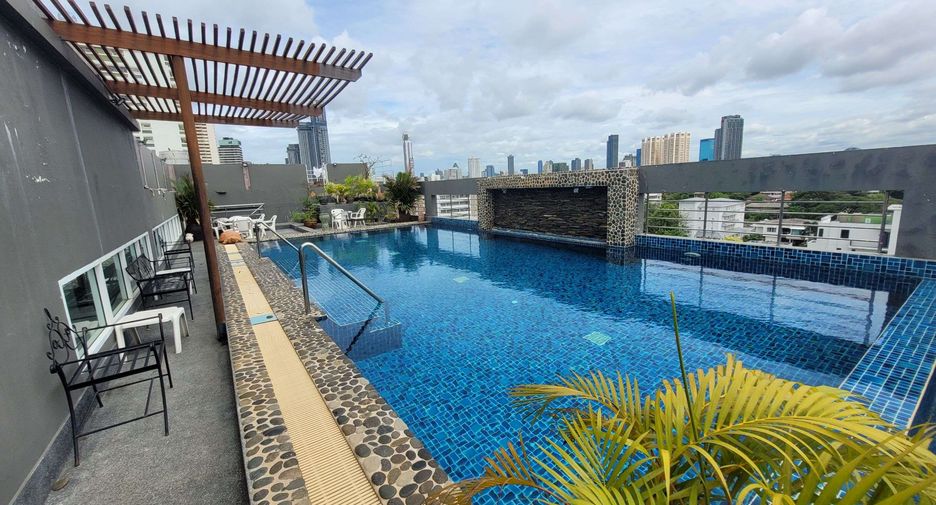 For rent 2 ベッドルーム condo in Watthana, Bangkok