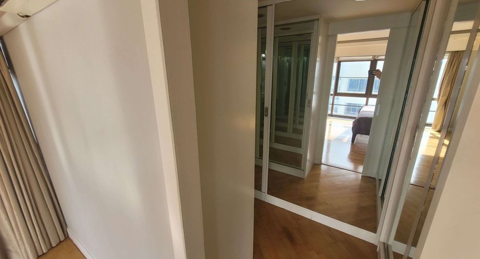 For rent 2 bedrooms condo in Watthana, Bangkok
