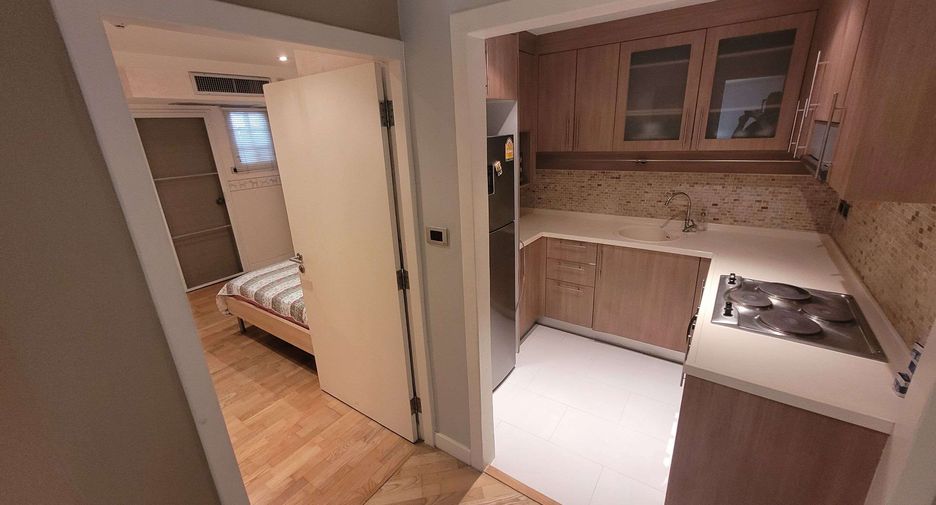 For rent 2 bedrooms condo in Watthana, Bangkok