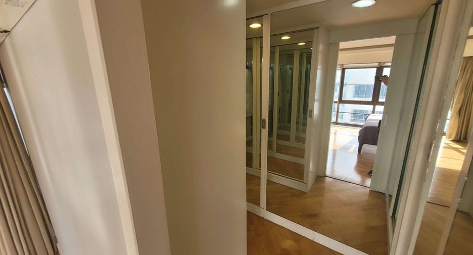 For rent 2 bedrooms condo in Watthana, Bangkok