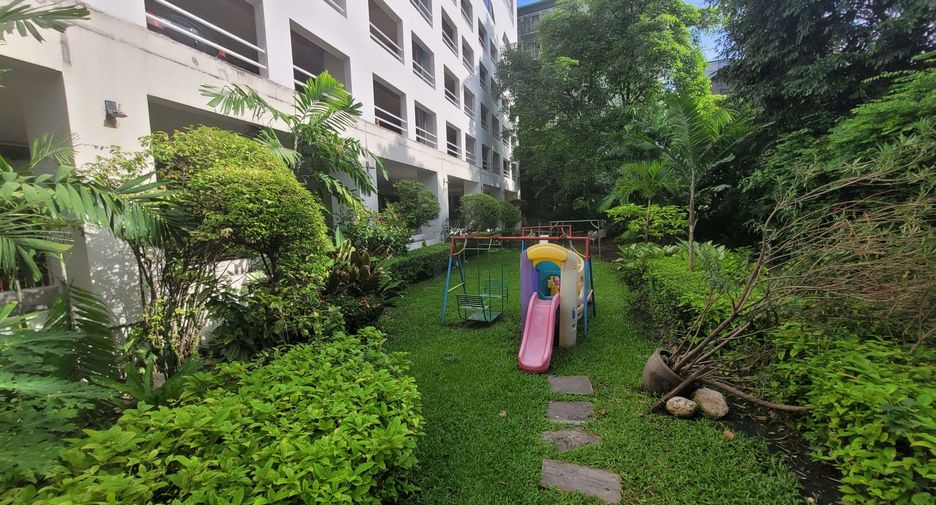 For rent 2 bedrooms condo in Watthana, Bangkok