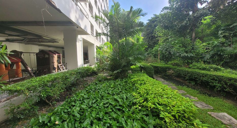 For rent 2 bedrooms condo in Watthana, Bangkok