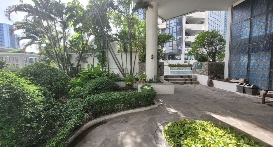 For rent 2 bedrooms condo in Watthana, Bangkok