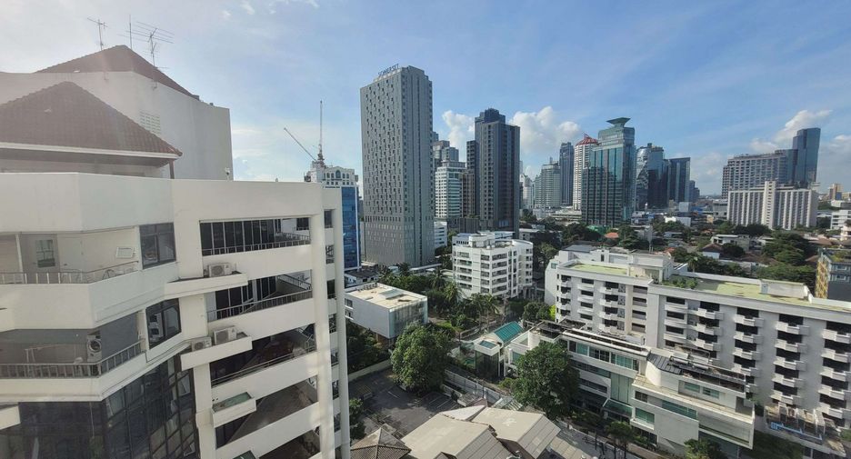 For rent 2 bedrooms condo in Watthana, Bangkok