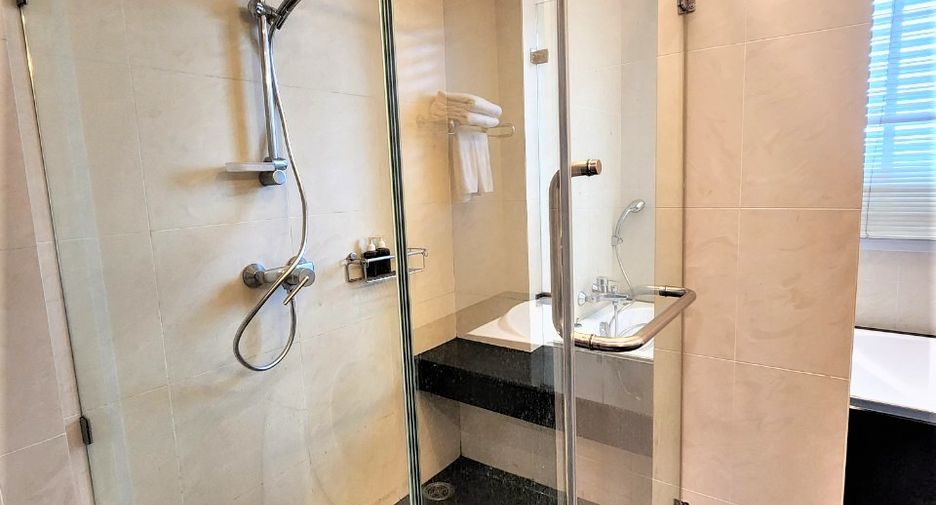 Condo en alquiler de 3 habitaciones en Sathon, Bangkok
