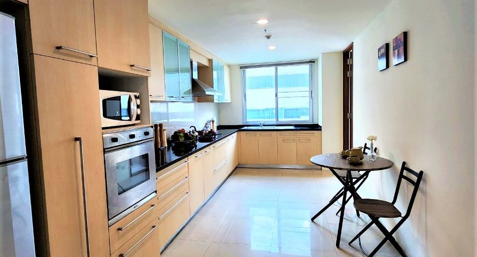 Condo en alquiler de 3 habitaciones en Sathon, Bangkok